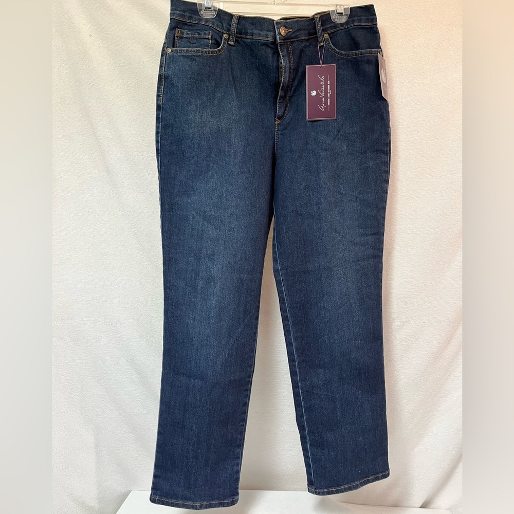 NWT Women’s Gloria Vanderbilt size 14 jeans short with supreme stretch #21